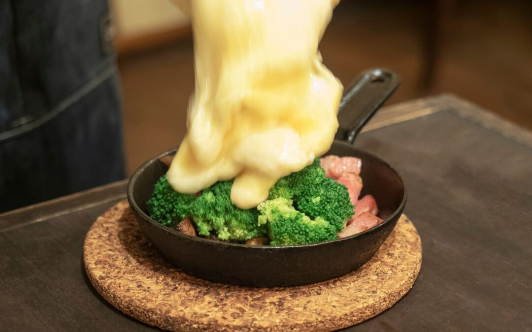 A Fascinante História e Diversidade do Queijo Raclette